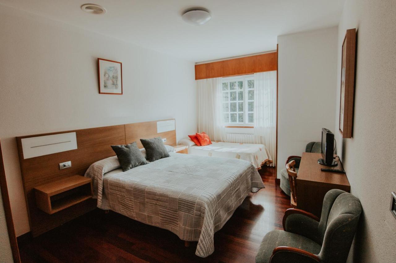 Hotel A Veiga Samos Bagian luar foto